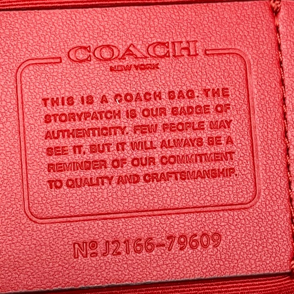 Coach Signature Gallery Tote - Picture 13 of 15